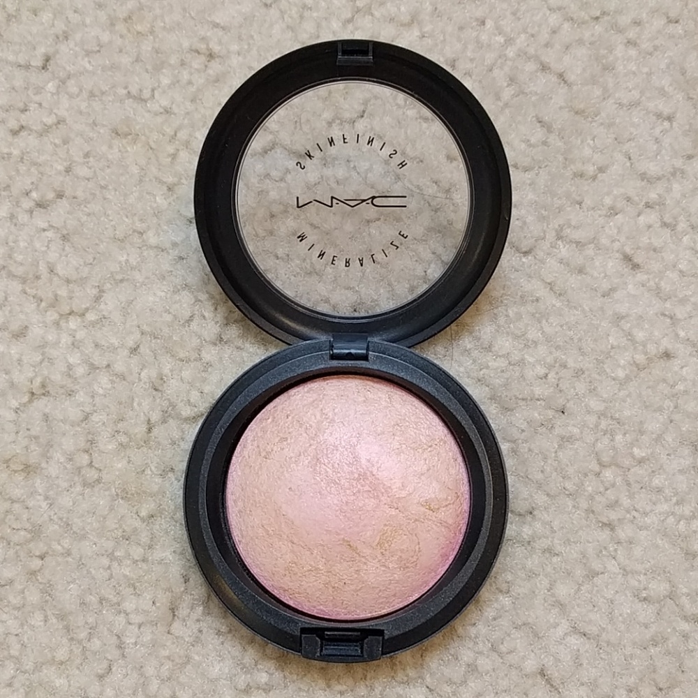MAC Porcelain Pink Mineralize Skinfinish